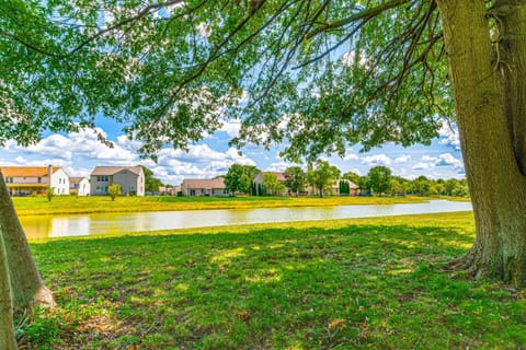 14 Mi to Lucas Oil Stadium Fire Pit and Yard! House in Indianapolis