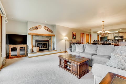 Steps to Shadow Mountain Lake Grand Lake Condo Apartment in Grand Lake