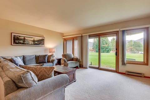 Steps to Shadow Mountain Lake Grand Lake Condo Apartment in Grand Lake