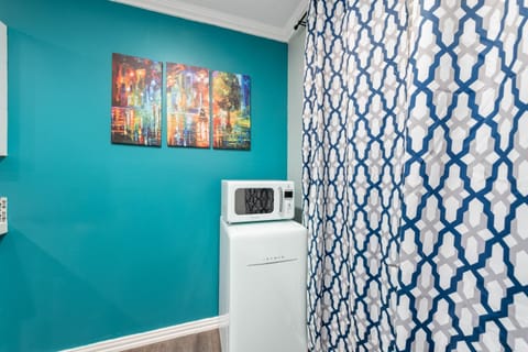 Tiffany Hip Montrose Apt Near MedCenter UH & NRG Apartment in Houston