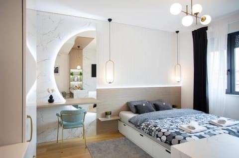 Bed, Seating area