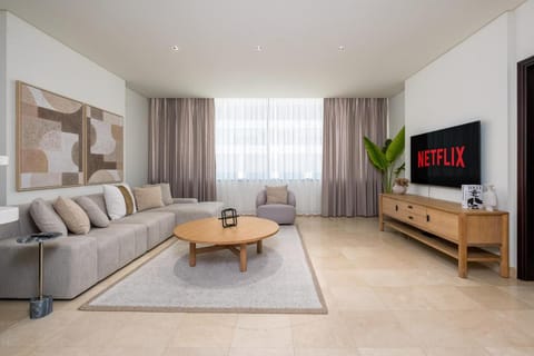 TV and multimedia, Living room, Seating area, Evening entertainment