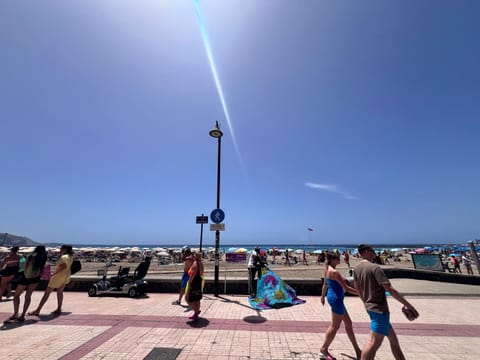 Restaurant/places to eat, People, Other, Beach