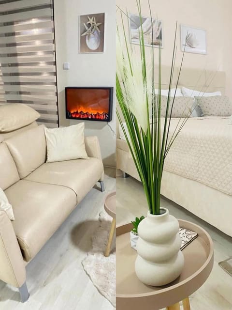 Bed, Seating area