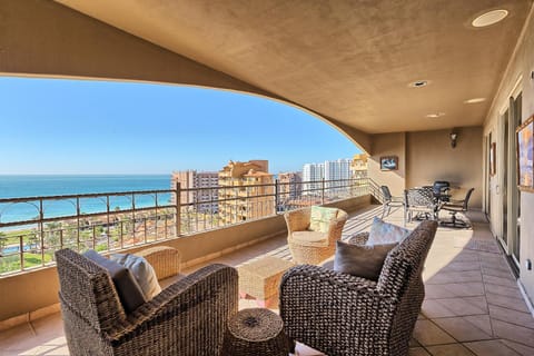 View (from property/room), Balcony/Terrace, Seating area, Sea view