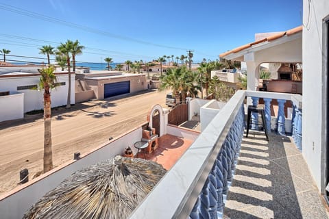 Day, View (from property/room), Balcony/Terrace, Street view