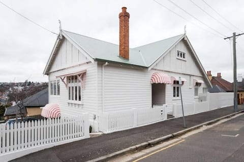 Harmony House - CBD House in Launceston