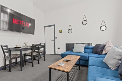 TV and multimedia, Living room, Seating area, Dining area