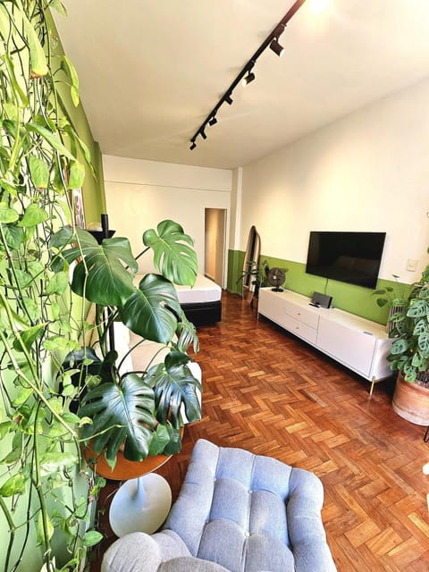 Communal lounge/ TV room, Bed, TV and multimedia, Living room, Photo of the whole room, Seating area, Evening entertainment, Bedroom