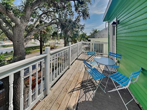 Neighbourhood, Balcony/Terrace, Seating area, Street view