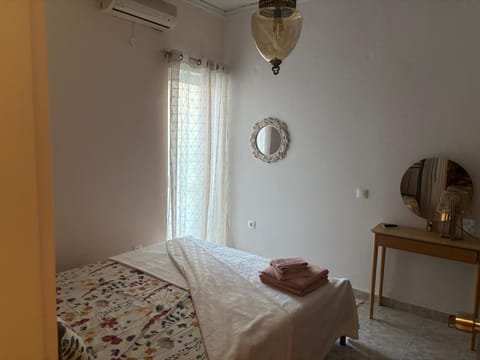 Bedroom, air conditioner