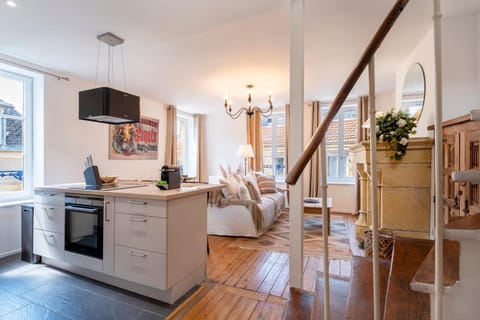 Kitchen or kitchenette, Living room, Seating area, dishwasher, oven, stove, washing machine, dryer