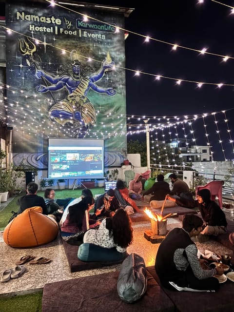 Night, People, TV and multimedia, Seating area