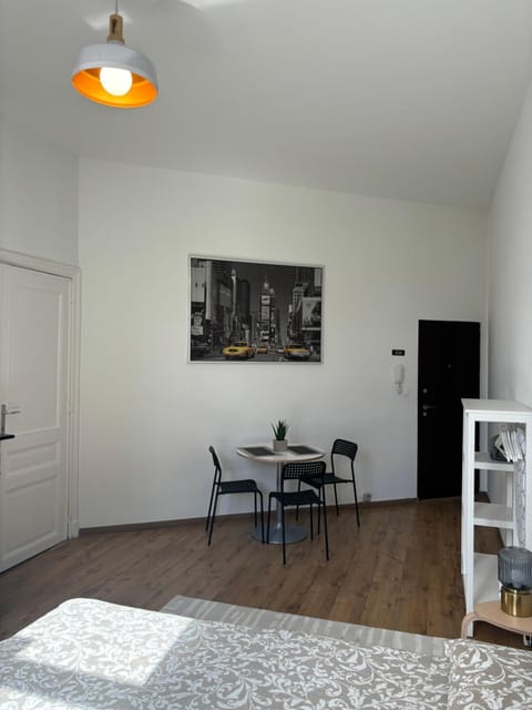 Studio Issa Apartment in Brussels