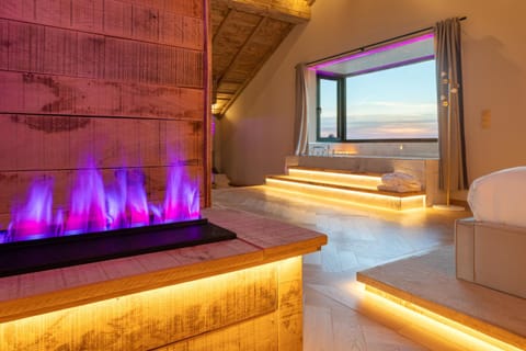 Hot Tub, Bedroom