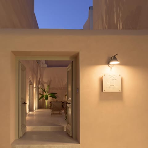 Property building, Facade/entrance