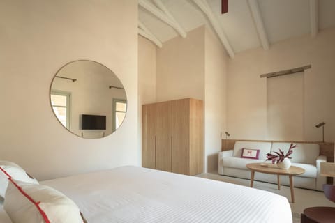 Bed, Photo of the whole room, Seating area, Bedroom, wardrobe