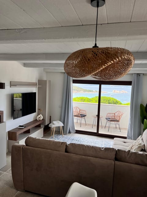 Natural landscape, TV and multimedia, Living room, Seating area, Evening entertainment