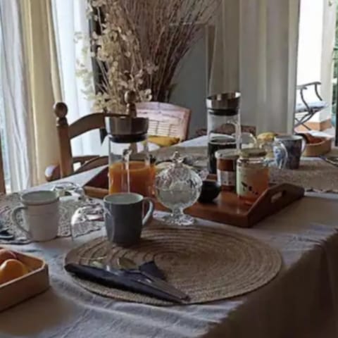 Dining area, Food, Breakfast, Continental breakfast, Drinks