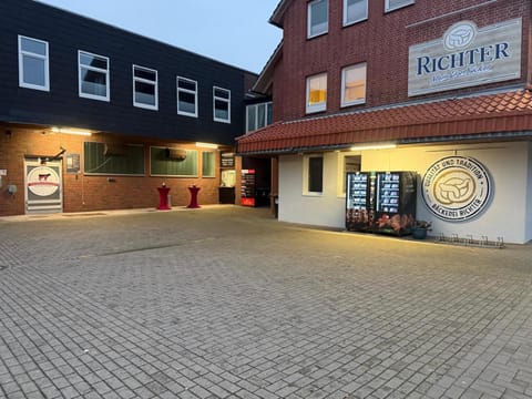 Property building, Restaurant/places to eat