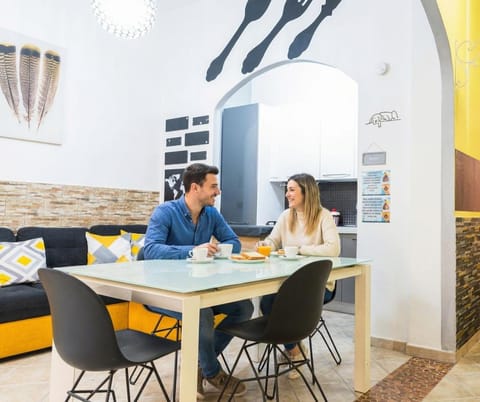 People, Living room, Seating area, Dining area, Guests, group of guests