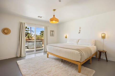 Bonanza in the Desert - Pool, Hot Tub, Grill home House in Yucca Valley