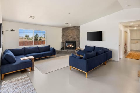 Bonanza in the Desert - Pool, Hot Tub, Grill home House in Yucca Valley