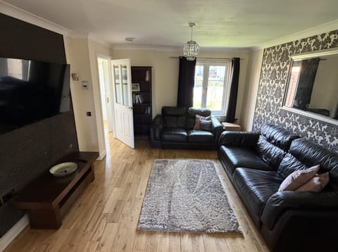 Communal lounge/ TV room, TV and multimedia, Living room