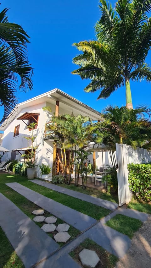 Property building, Day, Garden, Garden view, Parking
