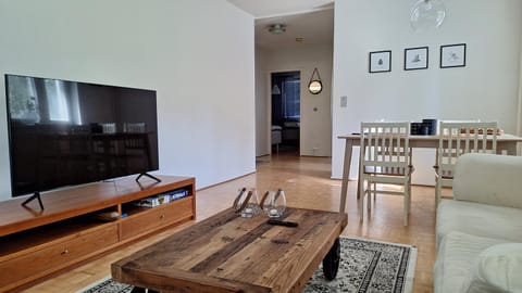 TV and multimedia, Living room, Dining area