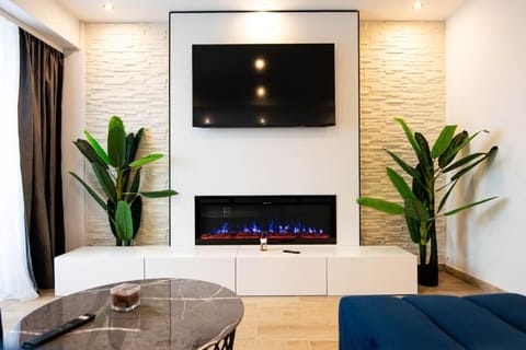 Communal lounge/ TV room, TV and multimedia, Living room, Seating area, Evening entertainment
