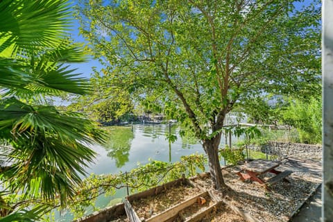 Lakeside Retreat with Private Boat Ramp home House in Clear Lake