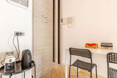 Living room, Seating area, Dining area, Lunch, Lunch, air conditioner