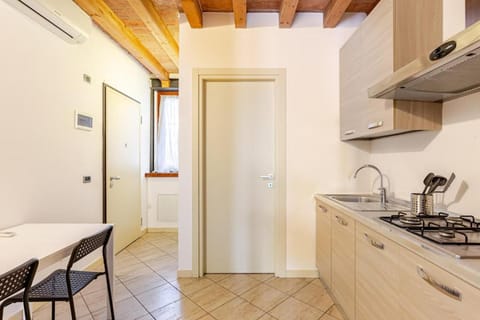 Kitchen or kitchenette, Dining area, pet friendly, stove