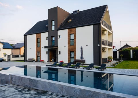 Property building, Day, Swimming pool