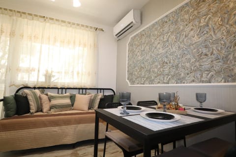 Living room, Dining area, air conditioner