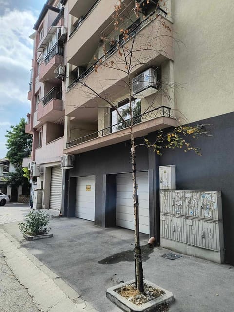 Balcony/Terrace, Street view