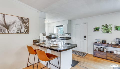 Seating area, Dining area