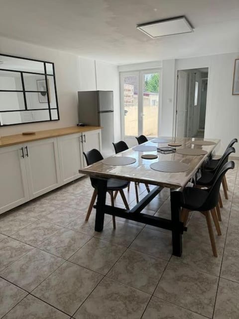 DOUAI - Maison 4 chambres et cour Apartment in Hauts-de-France