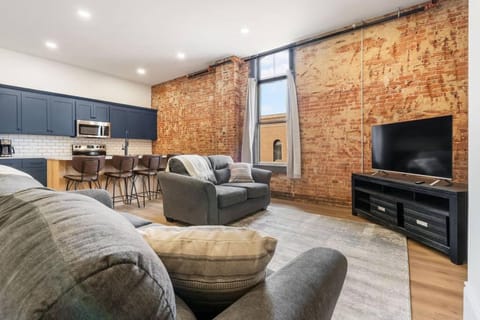 Clay St Suite Apartment in Millersburg