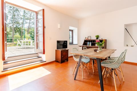 Communal lounge/ TV room, Living room, Seating area, Dining area