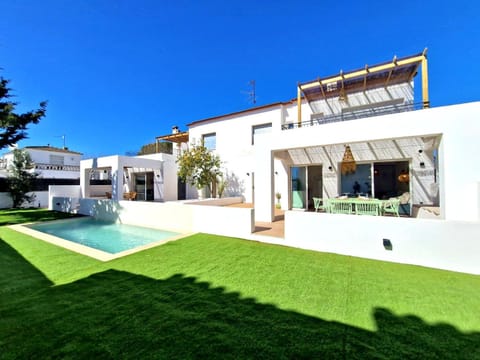 Property building, Pool view