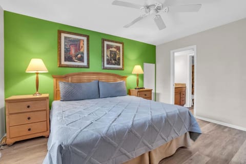 End Unit with Private Views House in Naples