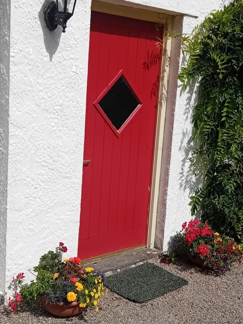 O'Neill's Self Catering Cottage- close to Cashel House in Co. Tipperary, Ireland