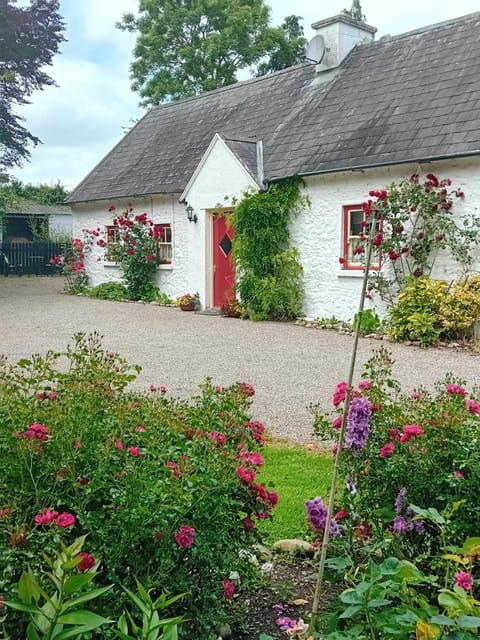 O'Neill's Self Catering Cottage- close to Cashel House in Co. Tipperary, Ireland