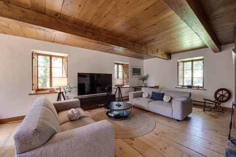 TV and multimedia, Living room, Seating area