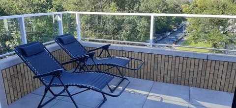 Patio, Day, Balcony/Terrace
