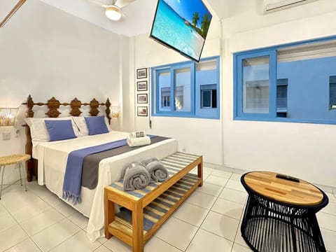 Bed, TV and multimedia, Photo of the whole room, Bedroom, air conditioner