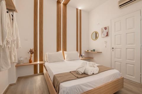 Bed, Photo of the whole room, Bedroom, towels, air conditioner