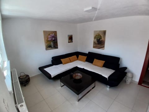 Bed, Living room